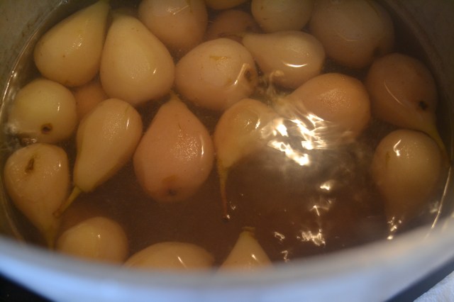Step 4: Add equal amounts of water and 50% sugar to pears and boil until mixture reaches 200 degrees.